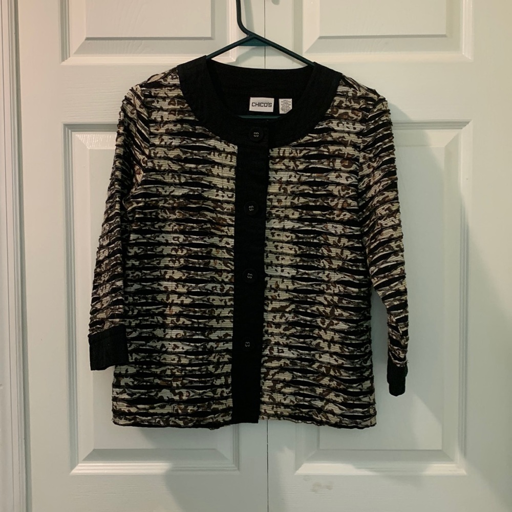 EUC- Chico’s Cheetah print button down jacket Sz 0